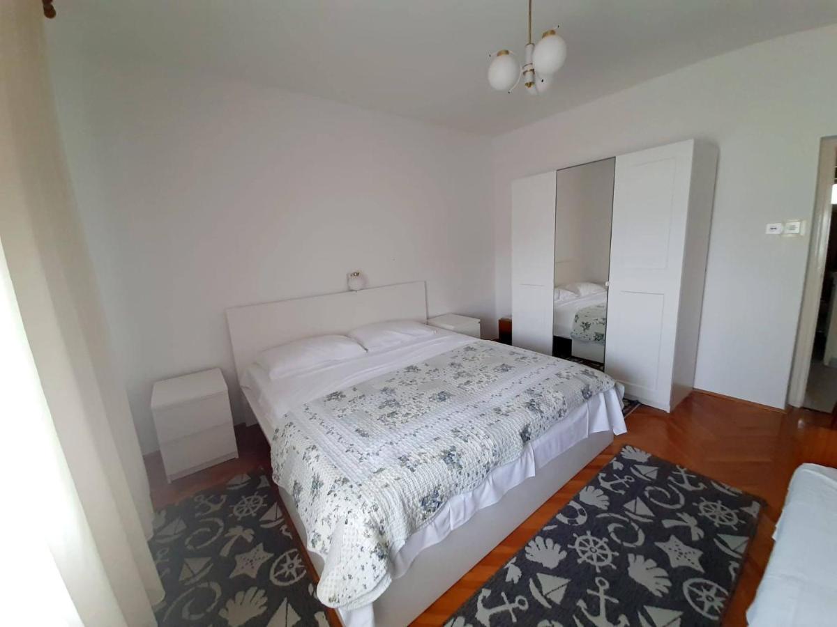 Apartment Riko - Accomodation "With" The Adriatic Sea Kampor Exterior foto